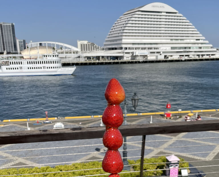ストロベリーフェチいちご飴と神戸の港