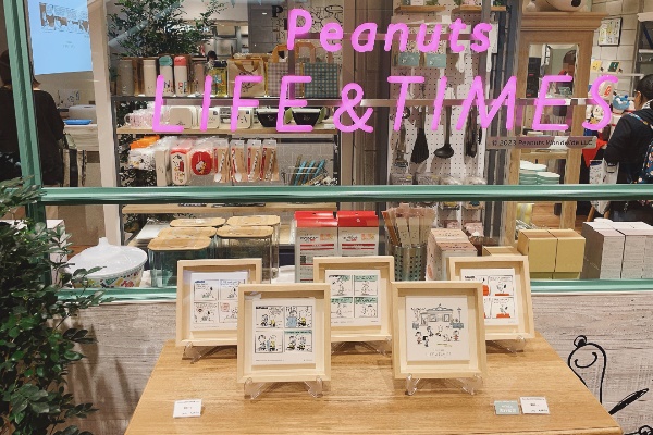 神戸阪急の「Peanuts LIFE＆TIMES」外観